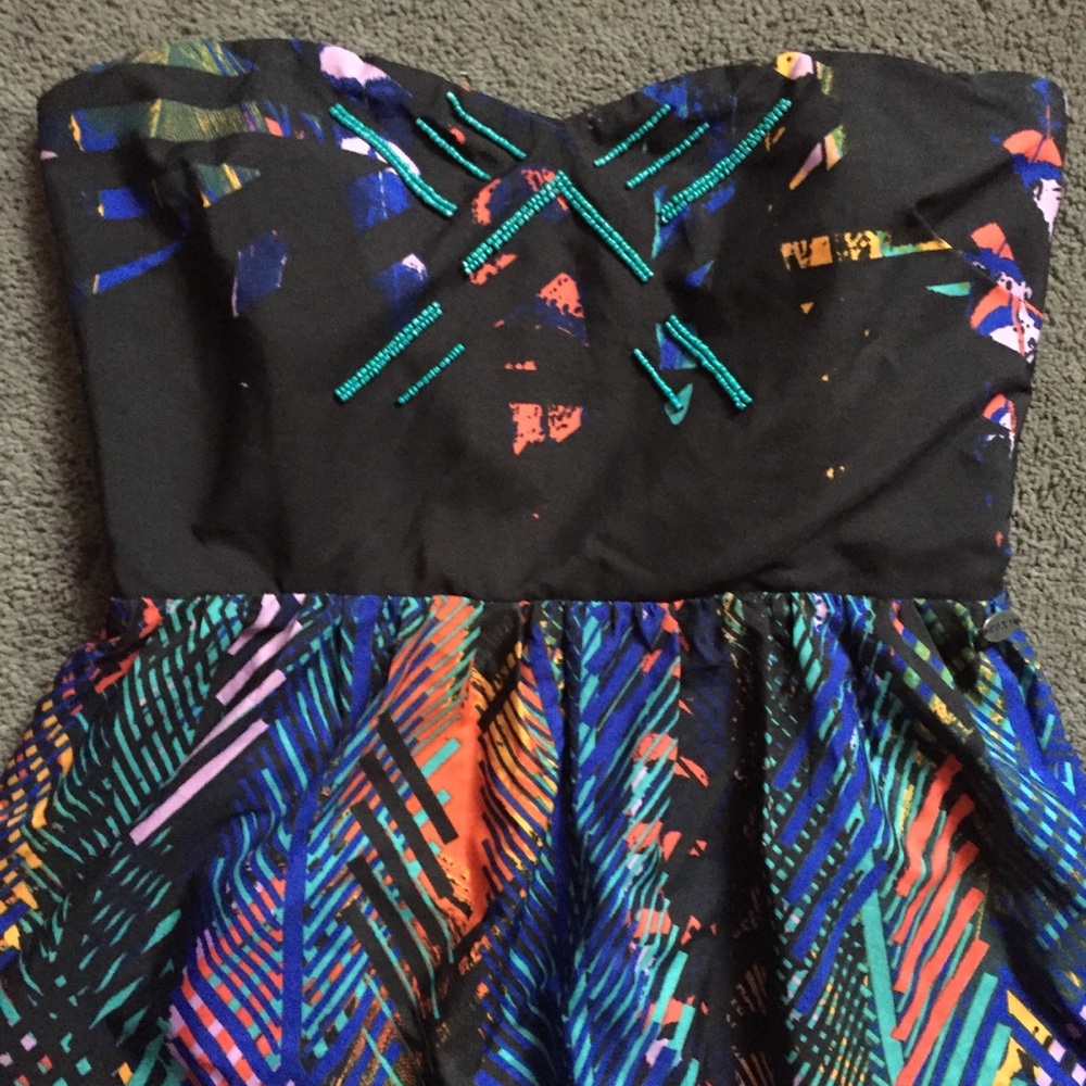 Colorful Strapless Roxy Dress - Picture 4 of 9